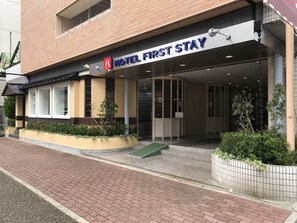 Property entrance - Hotel First Stay Amagasaki (Amagasaki)