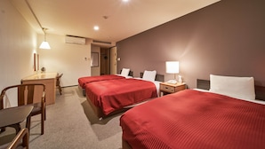 A hotel room with two beds, a desk, and a chair. - Hotel First Stay Amagasaki (Amagasaki)