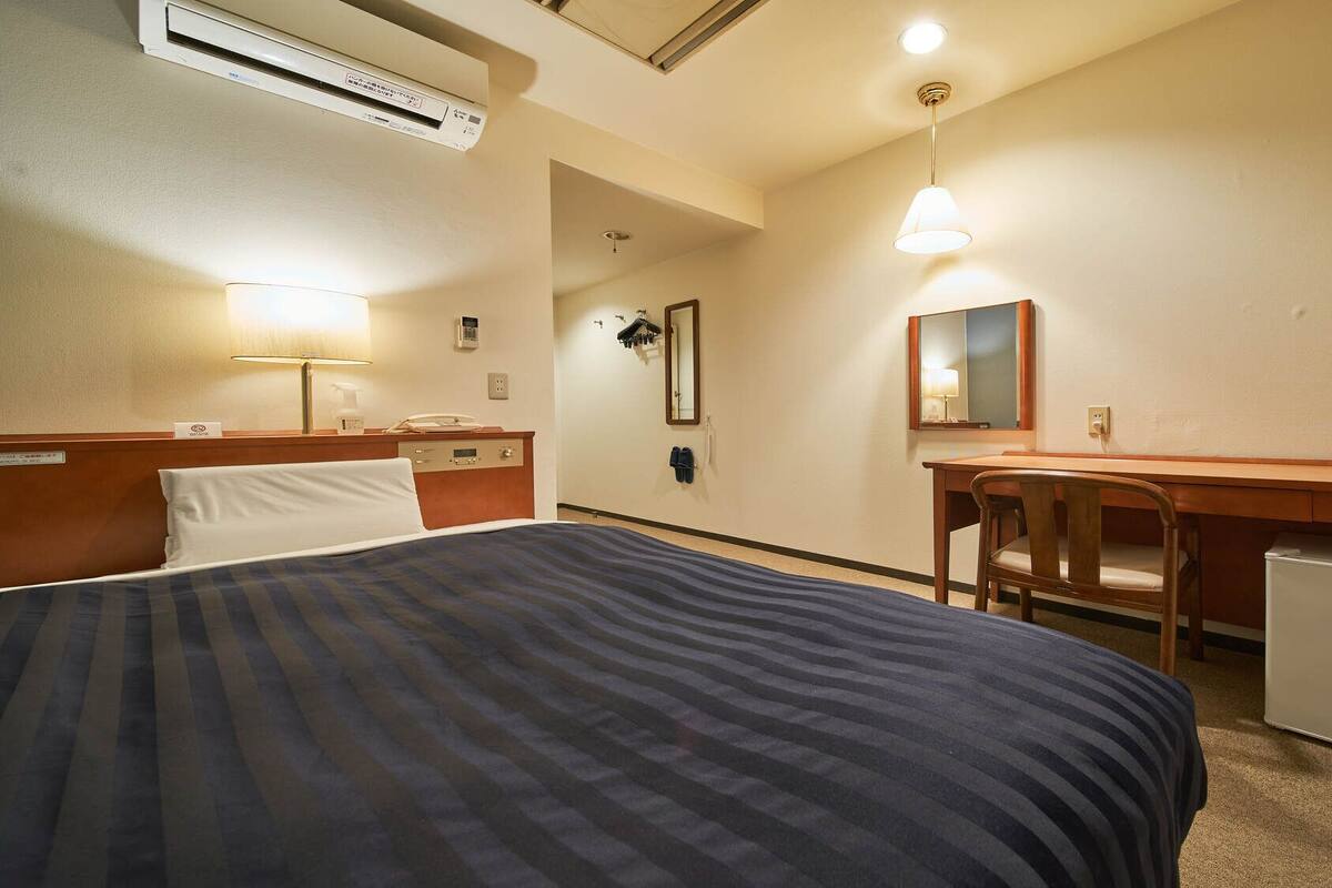Desk, iron/ironing board (on request), WiFi (free), bed sheets
