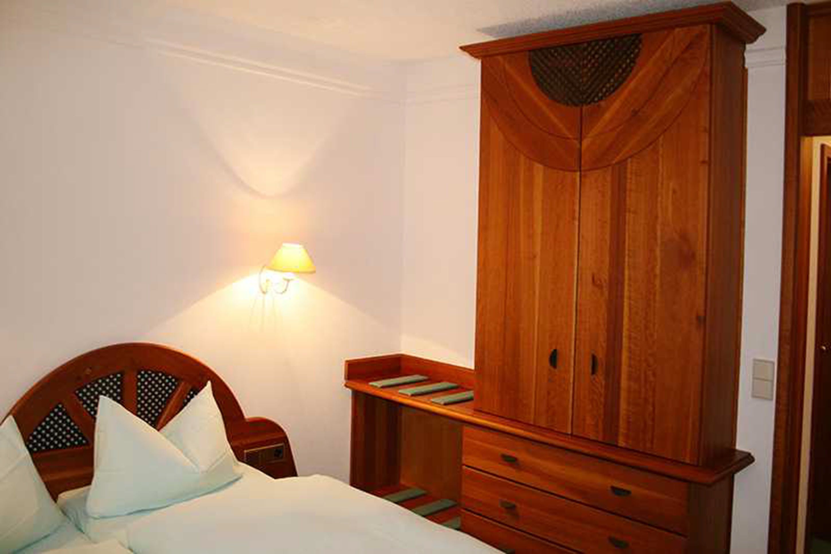 single room | individually decorated, individually furnished, desk, blackout curtains