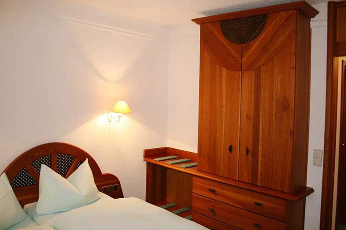 single room | individually decorated, individually furnished, desk, blackout curtains