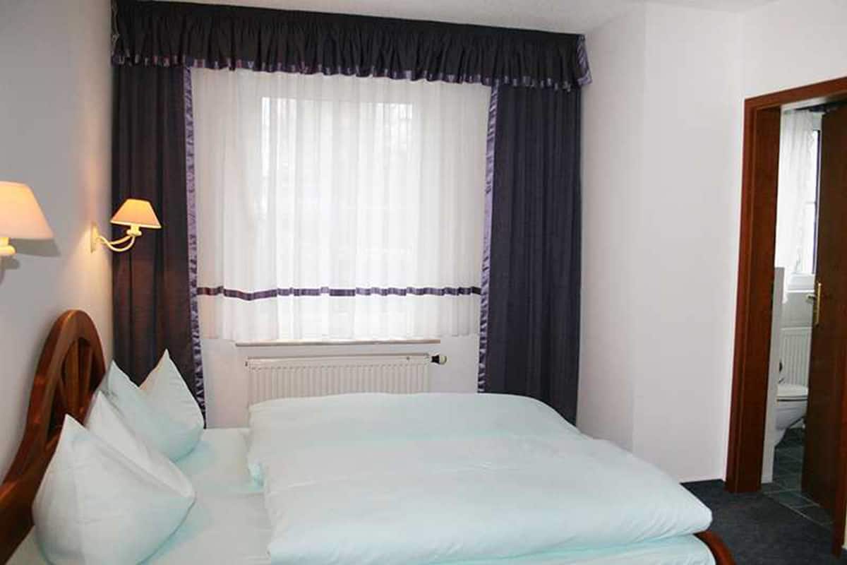 single room | individually decorated, individually furnished, desk, blackout curtains