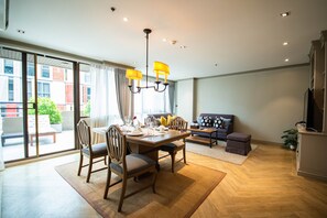 2 Bedrooms Terrace Suite | Living room | 43-inch Smart TV with digital channels, Netflix, streaming services - THEA Private Suites by TH District (Bangkok)