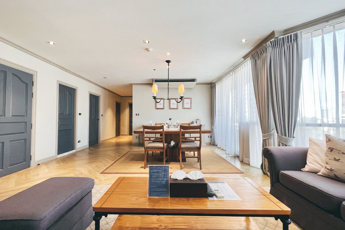 2 Bedrooms Executive Suite | 2 habitaciones, caja de seguridad en la habitación y escritorio