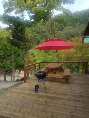 BBQ/picnic area - Hwaya Mountain Pension (Gapyeong)
