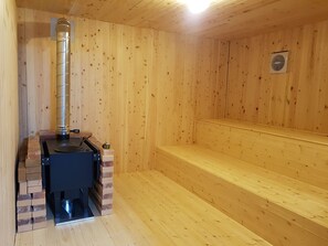 Family Room | Bathroom | Shower, free toiletries, hair dryer, slippers - Hwaya Mountain Pension (Gapyeong)