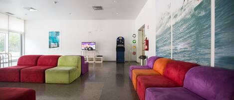 Coin salon dans le hall