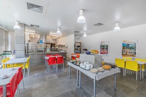 Free daily continental breakfast  - HI Espinho - Pousada de Juventude - Hostel (Espinho)
