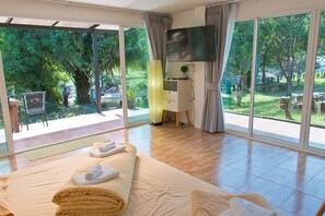 Habitación familiar | 1 dormitorio, escritorio, cortinas opacas y wifi gratis