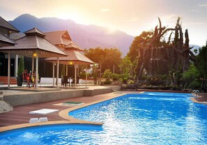 Outdoor pool - Akantuka Homestay (Makham)
