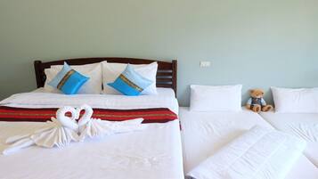 Villa | Desk, blackout curtains, free WiFi, bed sheets