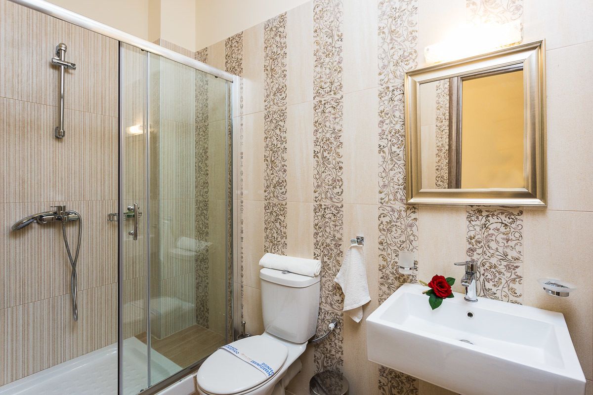 junior suite, balcony, city view (2) | bathroom | shower, rainfall showerhead, free toiletries, hair dryer