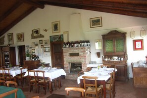 Interior detail - Agriturist Rupestr (Canelli)