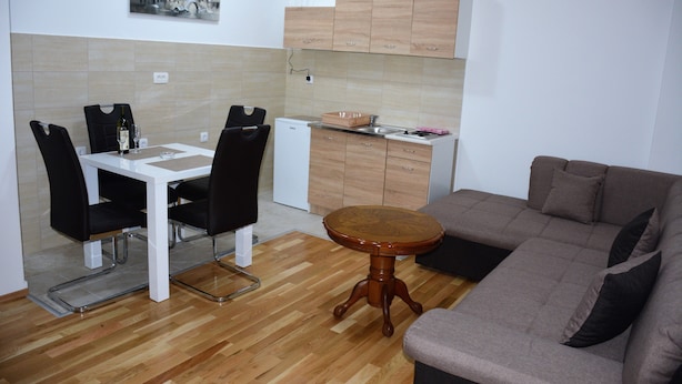 Suite, 1 slaapkamer | Woonruimte | Flatscreentelevisie