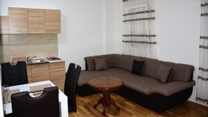 Suite, 1 slaapkamer | Woonruimte | Flatscreentelevisie