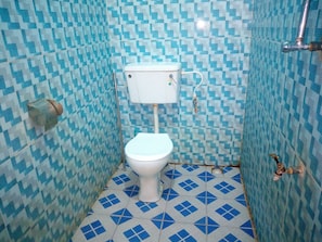Shower, rainfall showerhead, towels