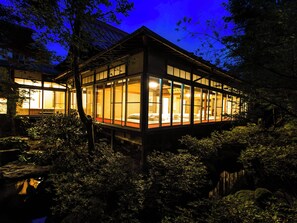 Wind, Private Bathroom | Down comforters, free WiFi, bed sheets - Temple Hotel Takayama Zenkoji (Takayama)