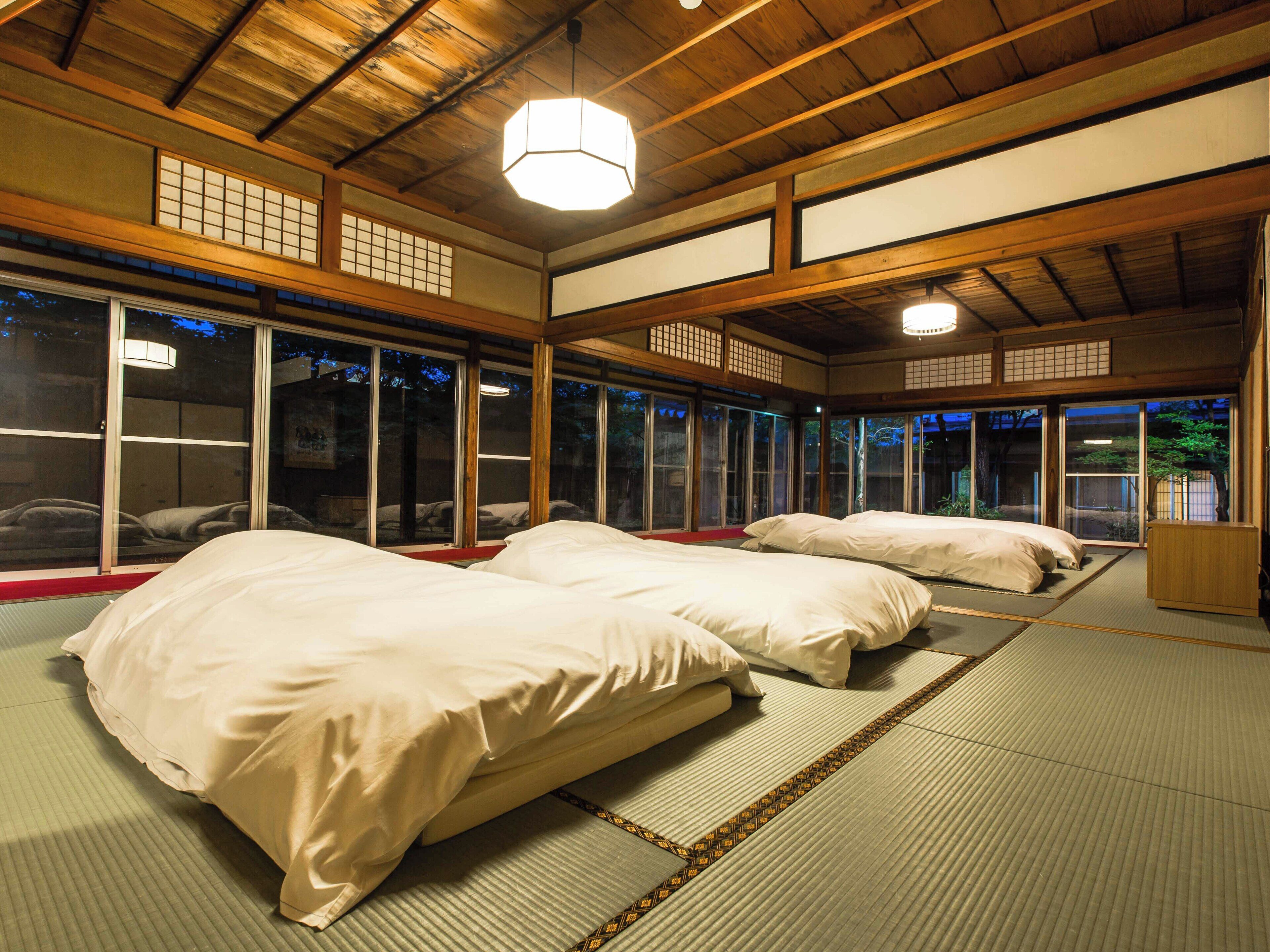 Habitación tradicional, baño privado | Edredones de plumas, wifi gratis, ropa de cama