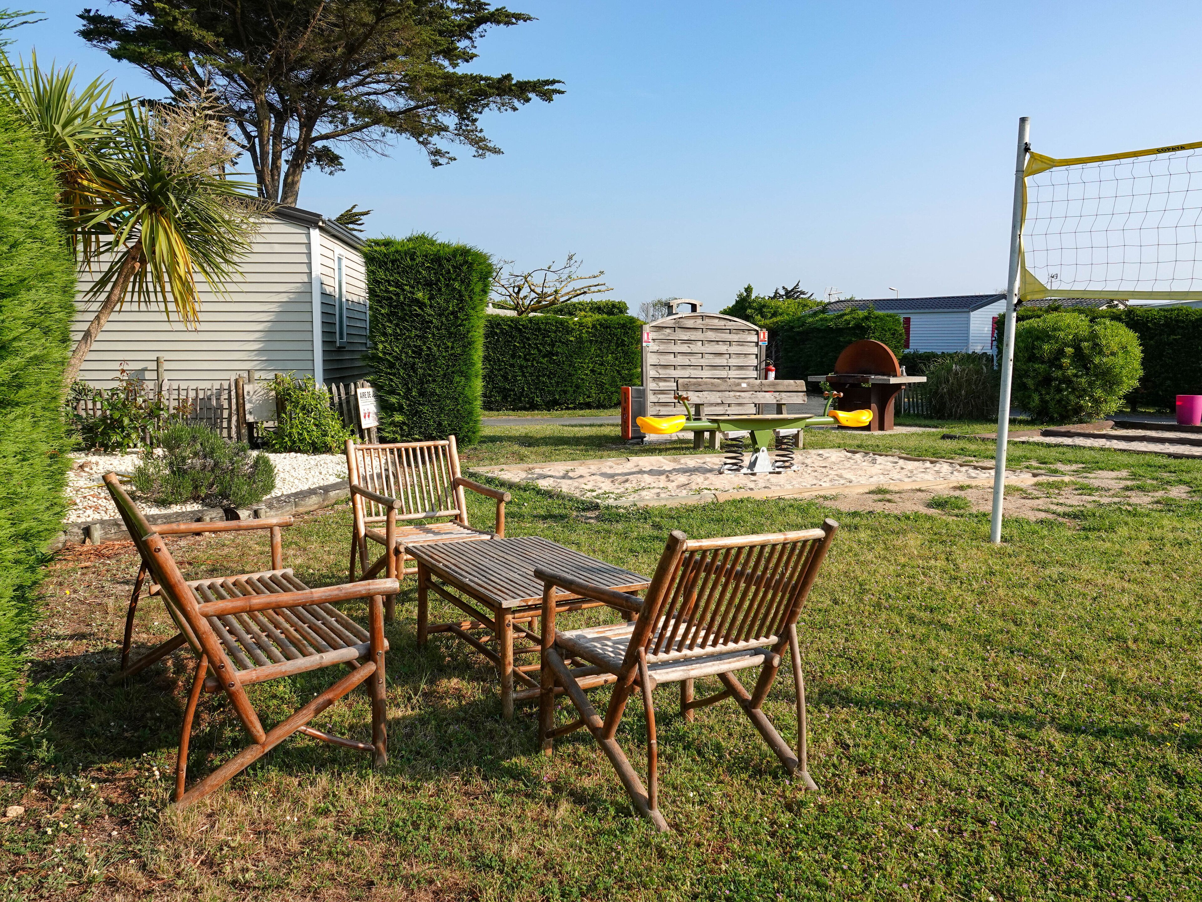 Children’s play area – outdoor