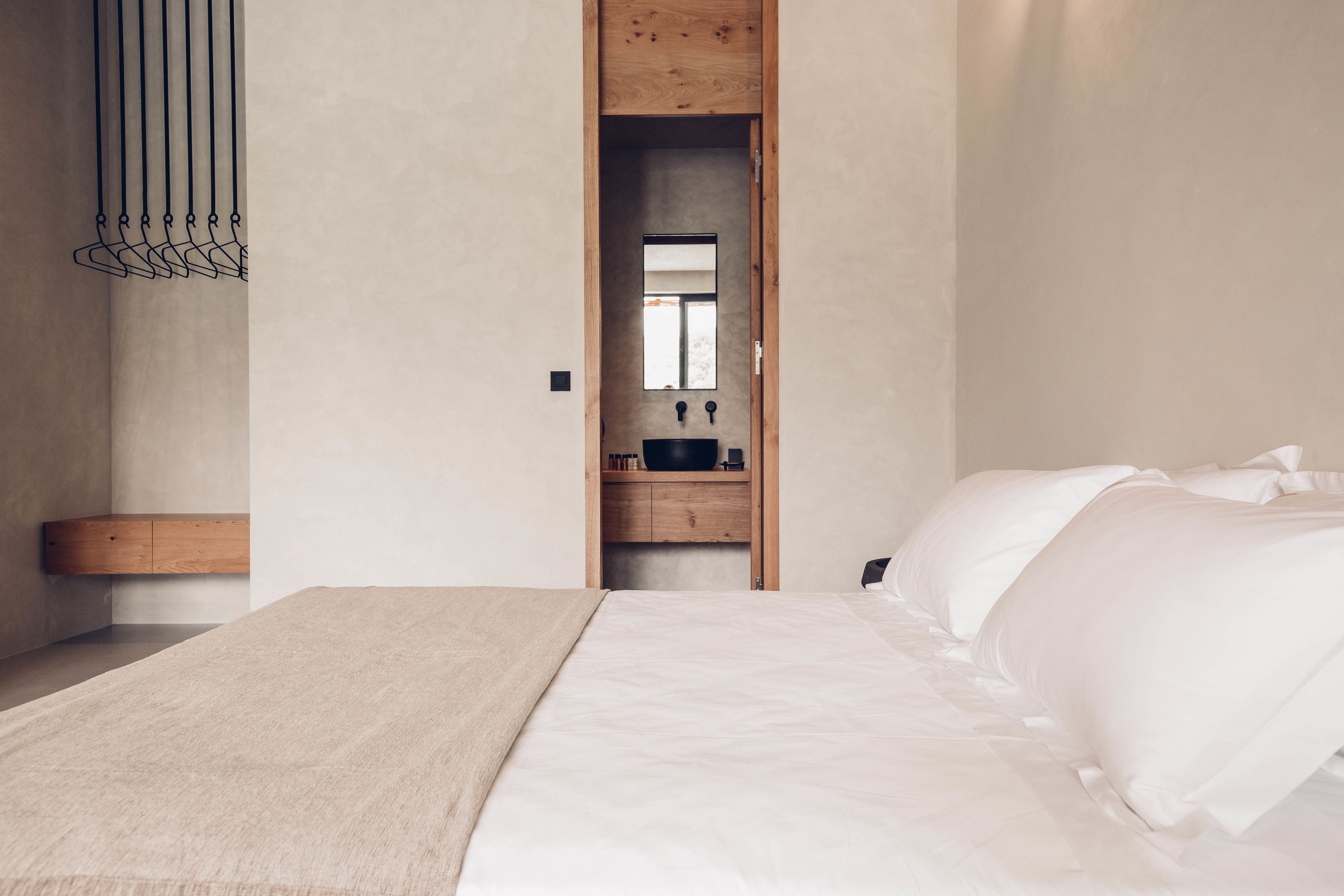 1 bedroom, premium bedding, minibar, in-room safe