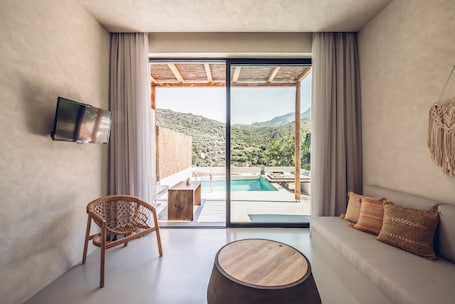 Hochwertige Bettwaren, Minibar, Zimmersafe, individuell dekoriert. Monastery Estate Mountain Retreat