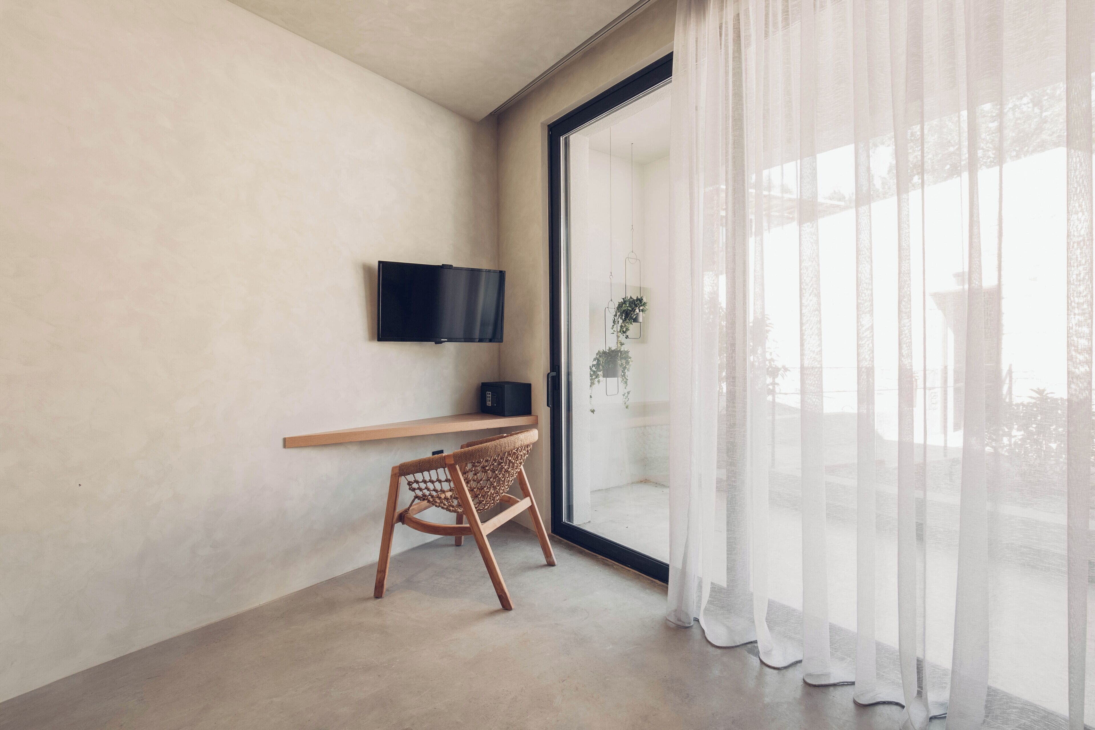 1 bedroom, premium bedding, minibar, in-room safe