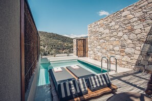 Junior Retreat with private pool & mountain view | Pemandangan dari kamar