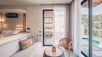 Senior Retreat with private pool & olive farm view | Literie de qualité supérieure, minibar, coffres-forts dans les chambres