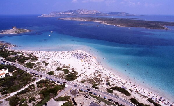 Una spiaggia nelle vicinanze