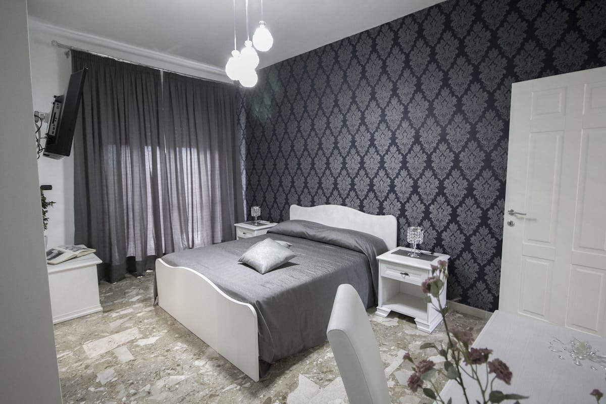 Deluxe Double Room | 1 bedroom, desk, WiFi (free), bed sheets