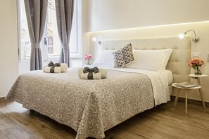 Roupas de cama premium, frigobar, cofres nos quartos, escrivaninha