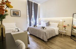 Roupas de cama premium, frigobar, cofres nos quartos, escrivaninha