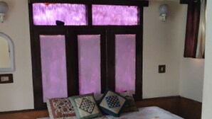 隔音、折叠床/加床（额外收费）、免费 WiFi