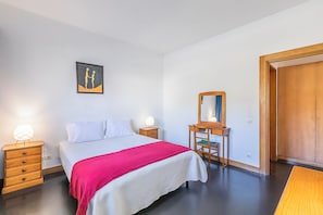 Apartamento, cozinha | Wi-Fi de cortesia, roupa de cama, acesso para cadeiras de rodas