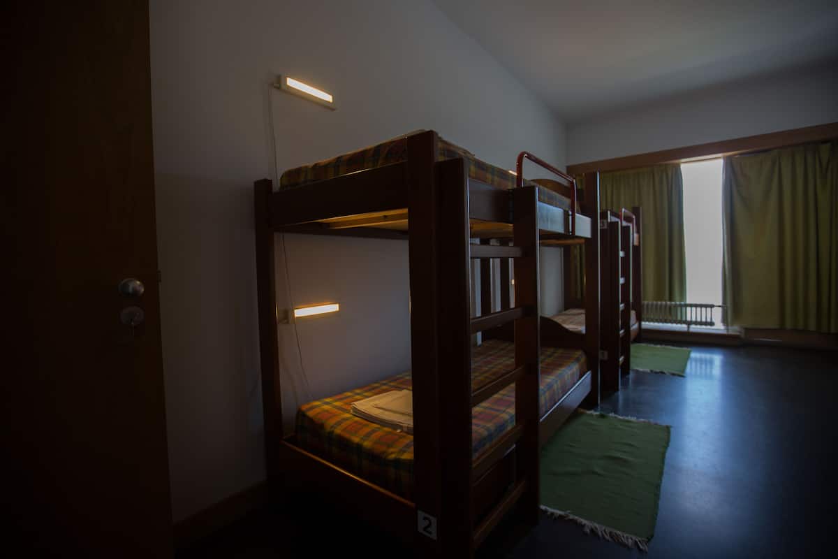 WiFi (free), bed sheets