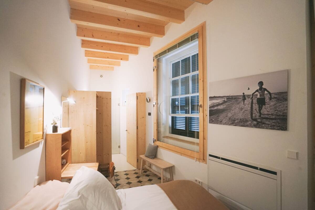 double room (pequeña) | 1 bedroom, in-room safe, blackout curtains, soundproofing