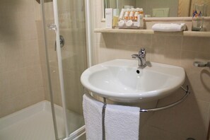Shower, slippers, towels - Comfort (Tirana)