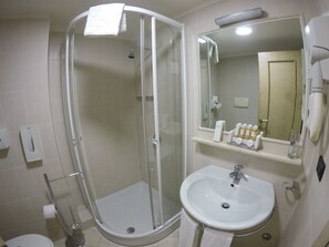 Shower, slippers, towels - Comfort (Tirana)