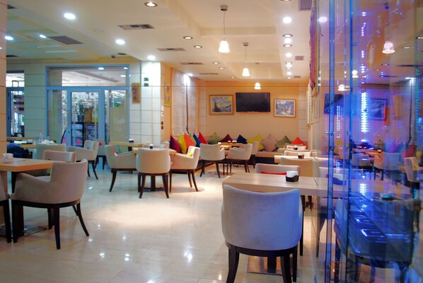 Lobby lounge