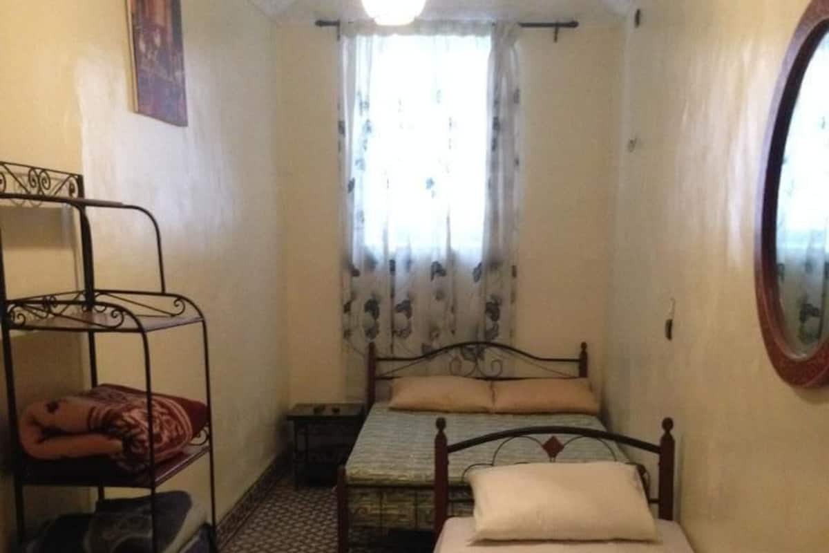 Habitación triple | Cunas gratuitas, wifi gratis, ropa de cama