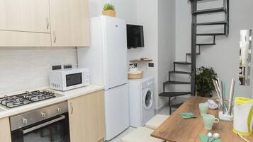 Apartment, Kitchen (Casa Candida) | Private kitchen | Fridge, microwave, oven, stovetop