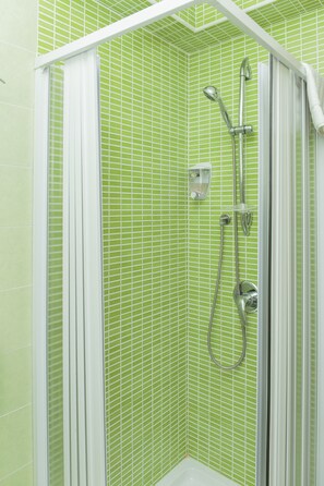 Apartment, Kitchen (Casa Candida) | Bathroom - Palazzo Carafa della Spina (Naples)