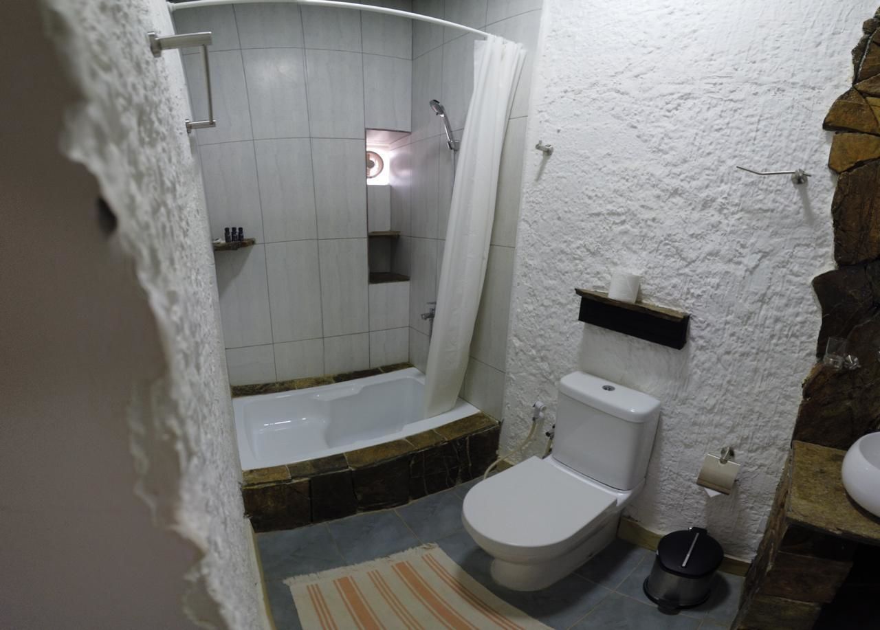 shower, free toiletries, towels, soap