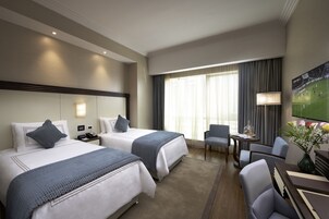 Egyptian cotton sheets, premium bedding, in-room safe, desk