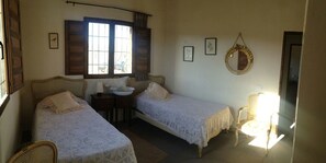 House, 2 Bedrooms | Iron/ironing board, free cots/infant beds, free WiFi, bed sheets