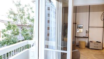 Apartment 3A | 1 bedroom, premium bedding, iron/ironing board, free cribs/infant beds