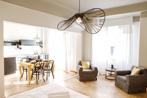 Apartment 3A | Roupas de cama premium, ferros/tábuas de passar roupa, berços grátis