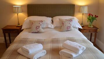 Classic Double Room | Desk, iron/ironing board, free WiFi, bed sheets
