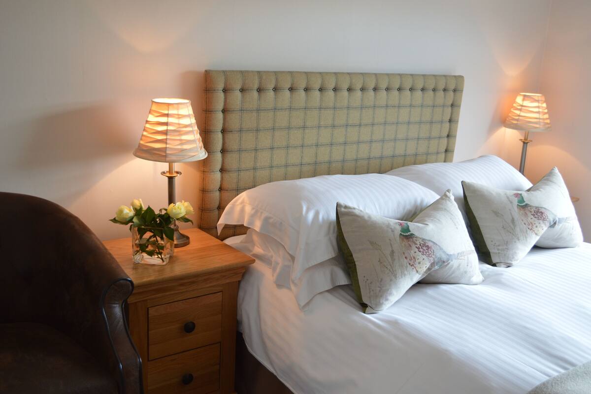 Standard Double Room | Desk, iron/ironing board (on request), WiFi (free), bed sheets