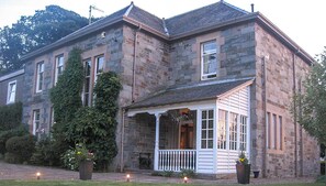 Front of property - Balnearn House (Aberfeldy)
